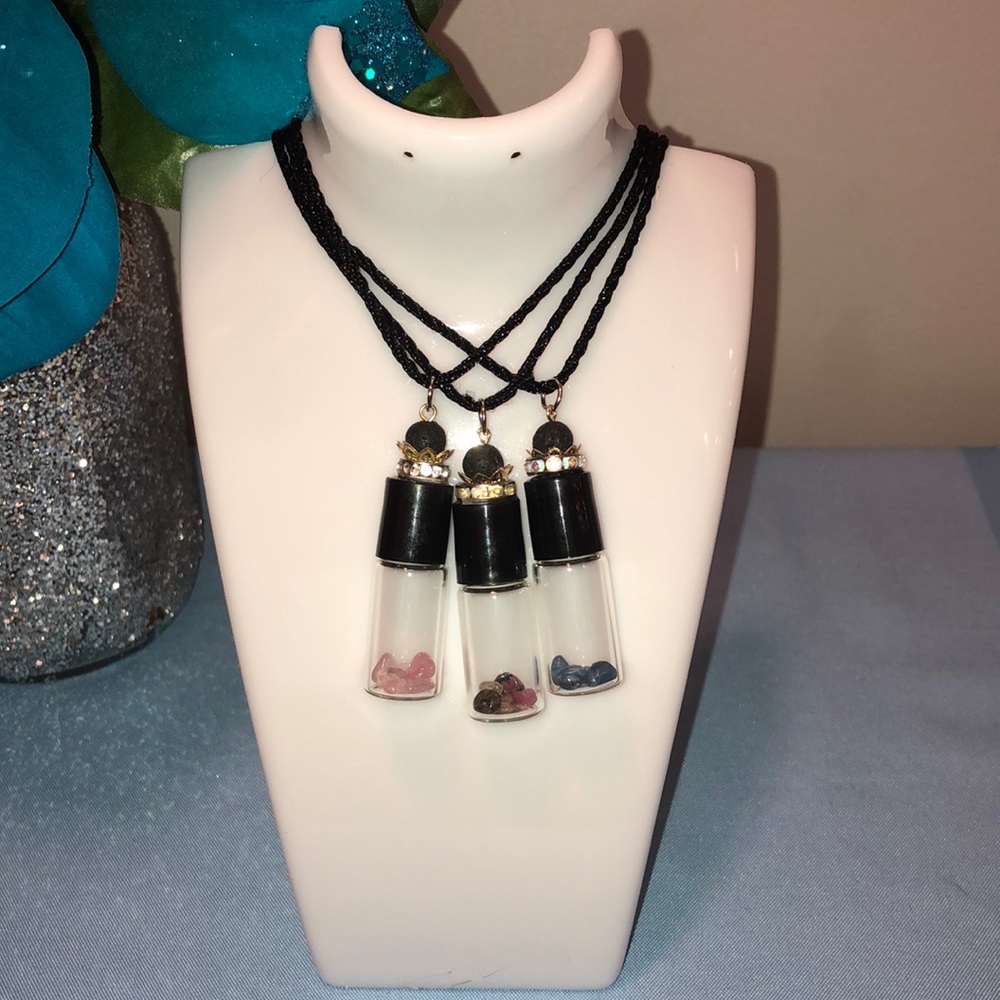 3 ml essential oils roller bottle with gemstones